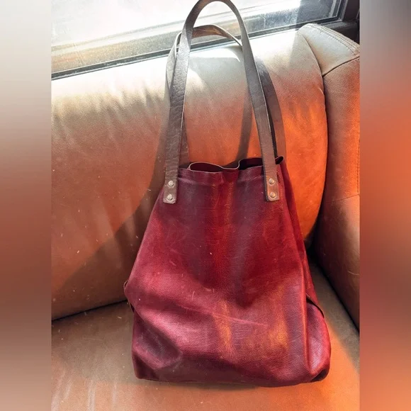 Vintage vibes red maroon brown soft leather tote Toshi minimal designer luxe - Picture 4 of 17